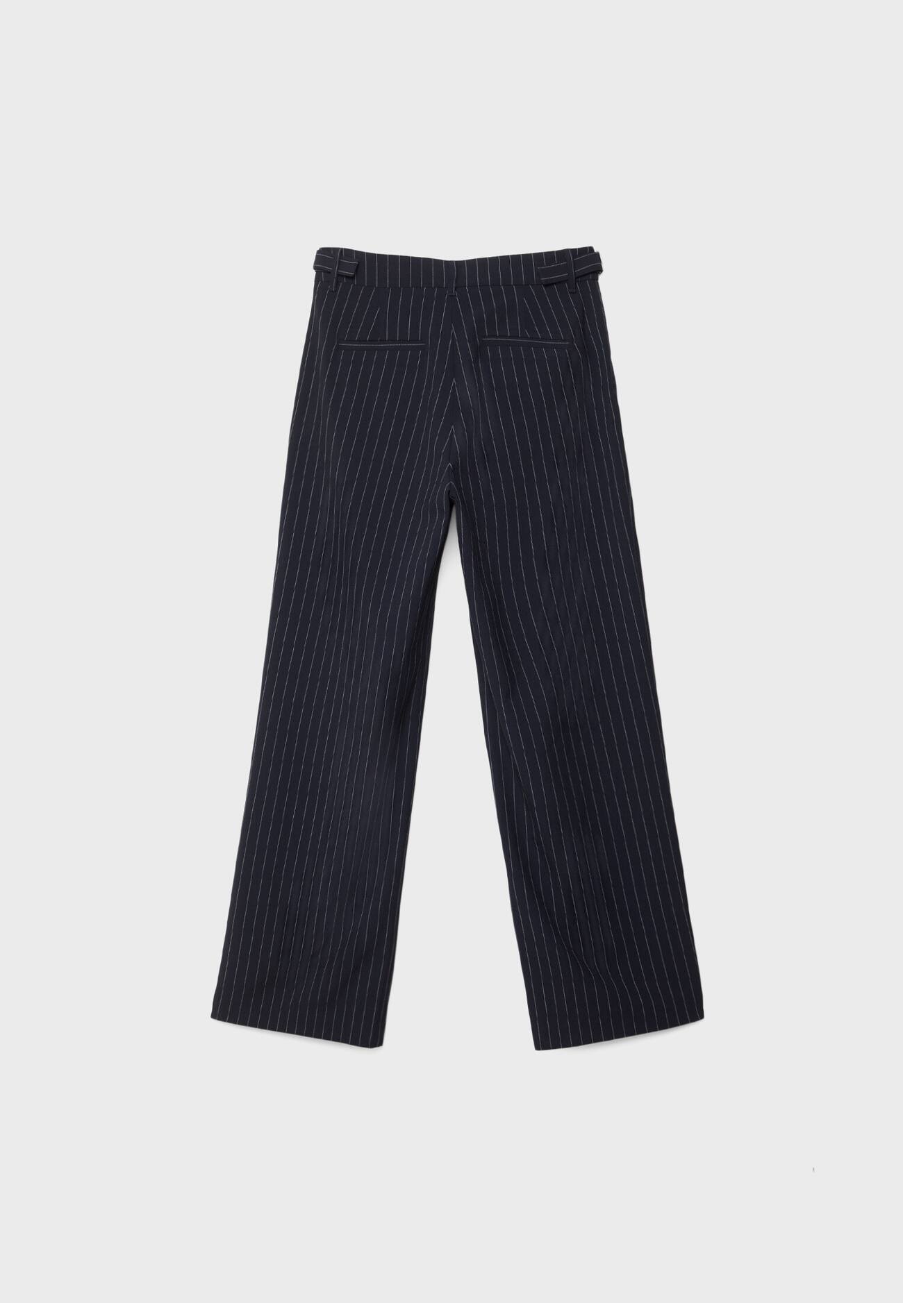 Calças elegantes listradas com cintura ajustável.