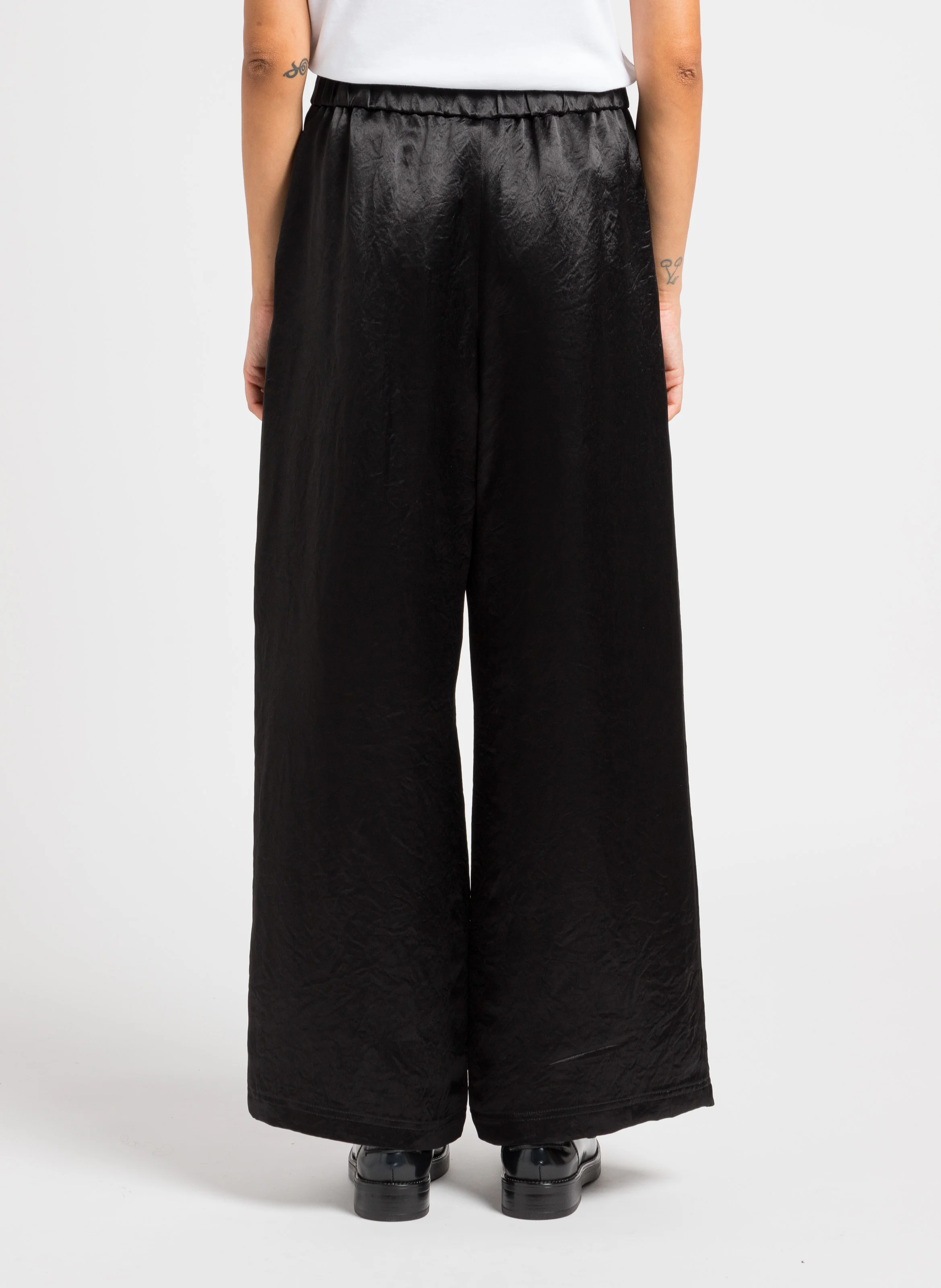 ACANTO - Pantalon large satiné| Noir