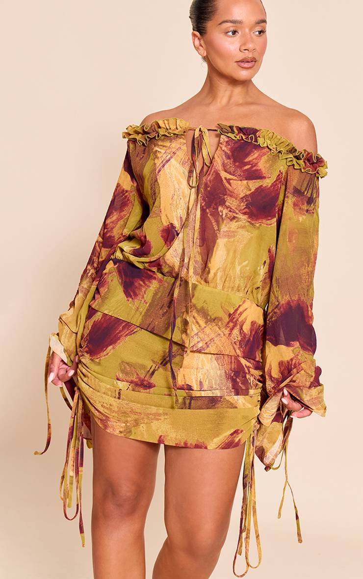 Vert Olive Robe Courte Froncée À Volants Épaules Dénudées Imprimé Abstrait Shape