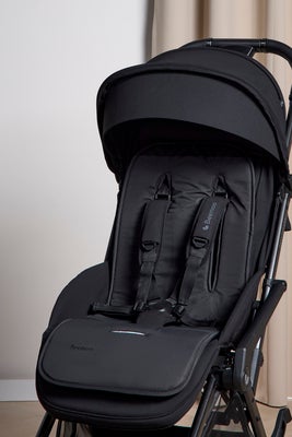 Beemoo Sittepute, All Black
