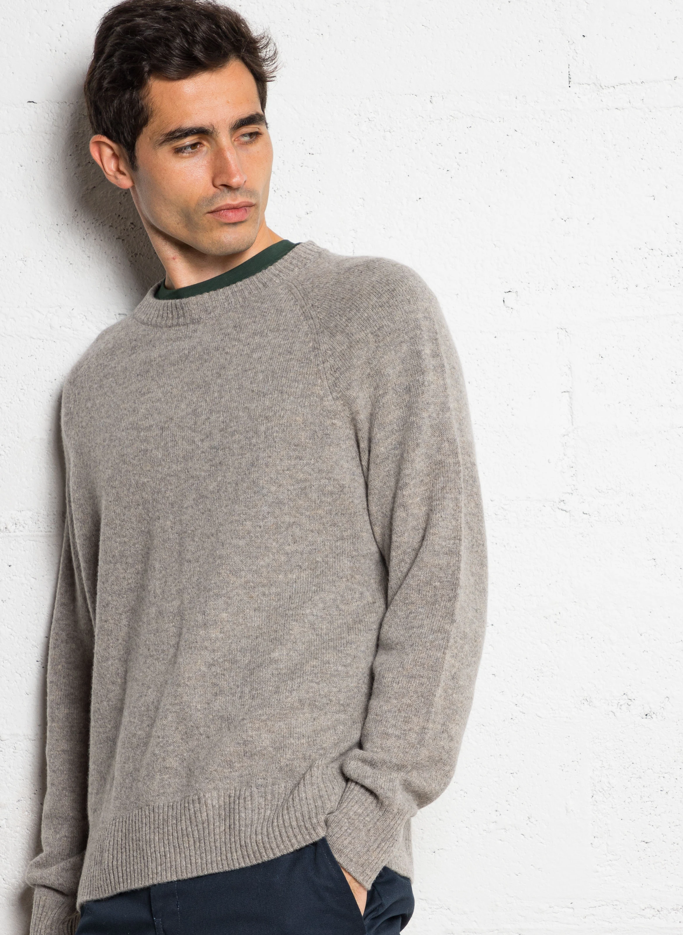 Pull à col rond en laine recyclée| Gris