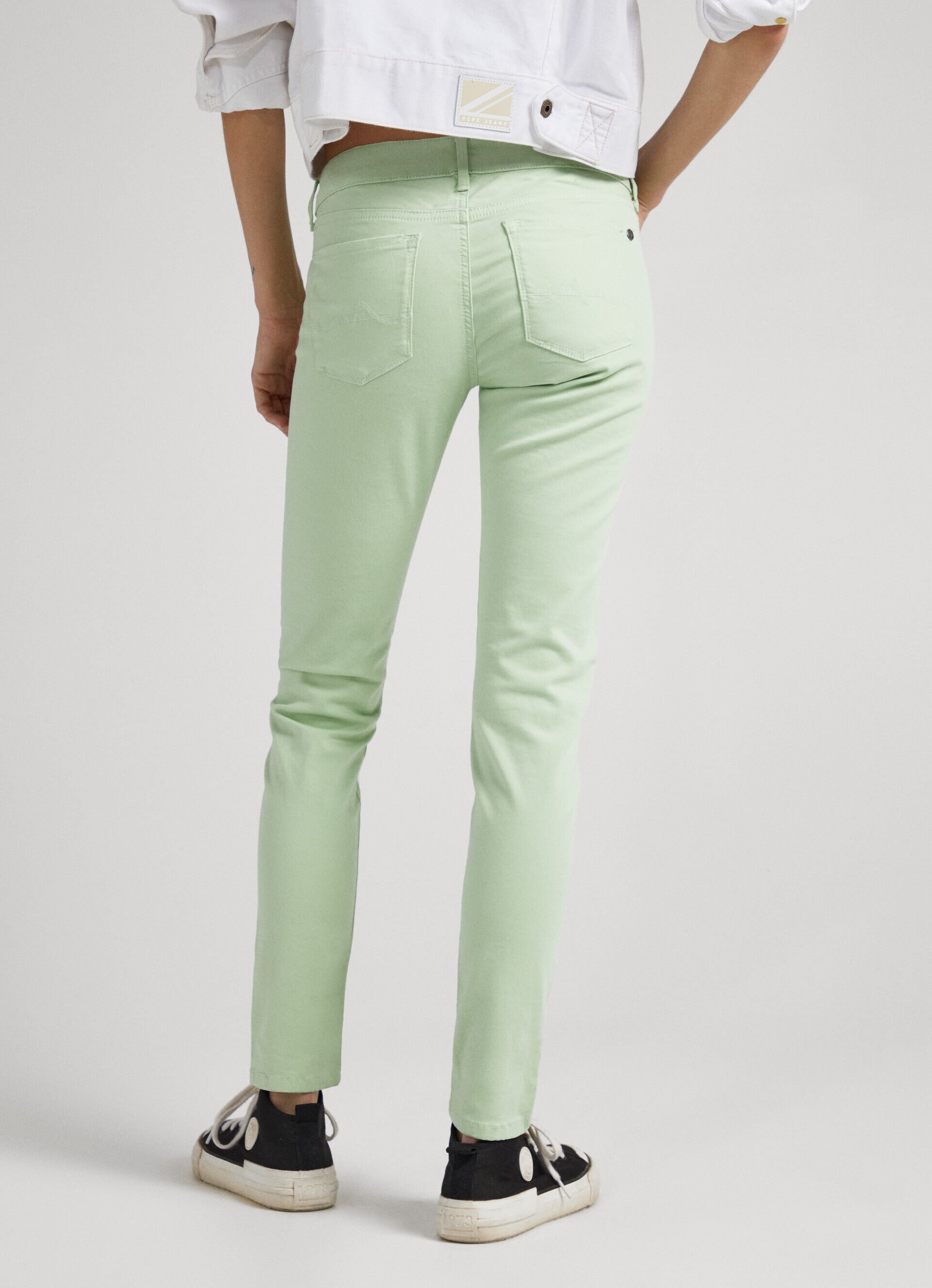 Calça skinny com 5 bolsos - verde claro