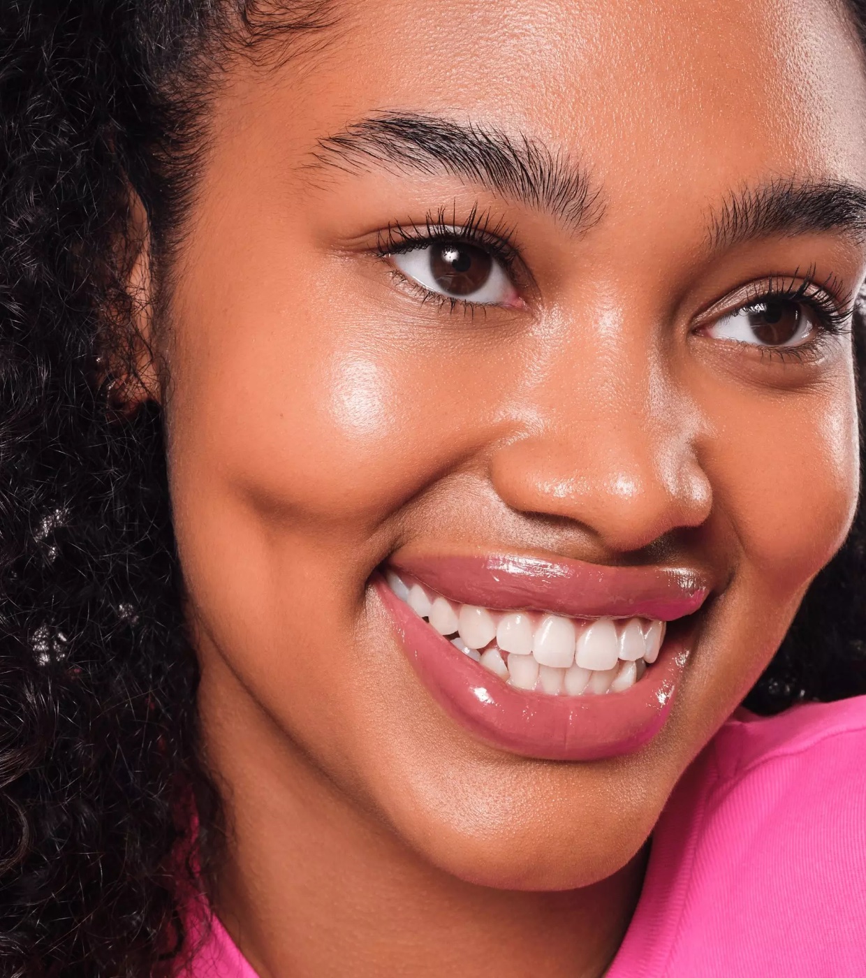 essence - Brilho labial volumizador Extreme Shine - 17: Mocha Mingle