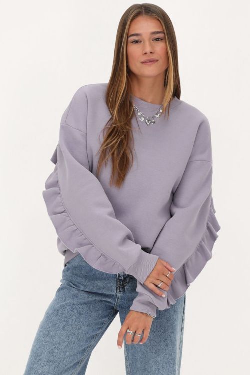 Lila sweater met ruffle en patch