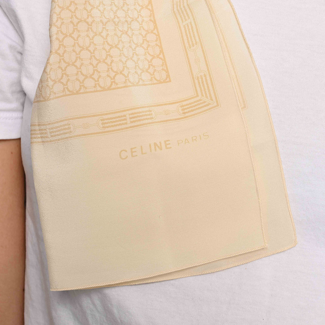 Celine Foulard Vintage en Soie écru - Très bon état - 135x30 cm