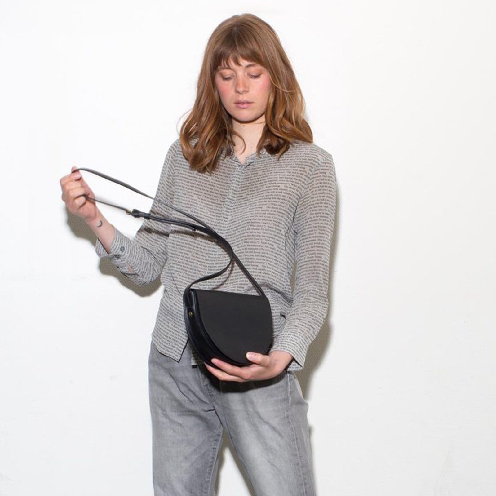Crossbody Bag Halbrund Black