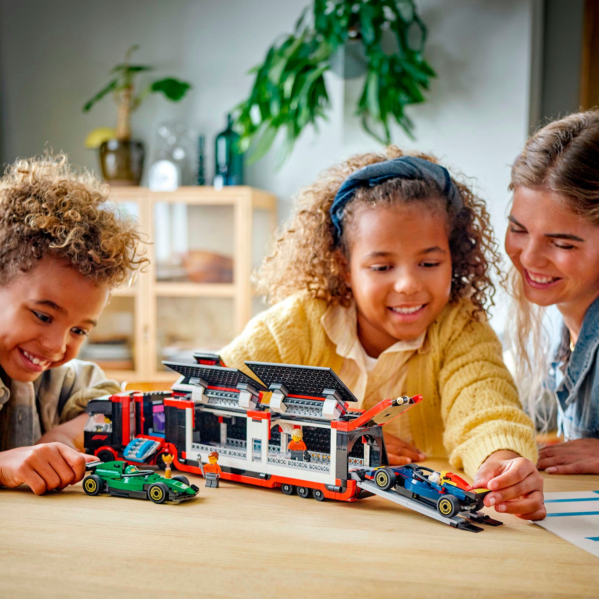 LEGO® Konstruktionsspielsteine »F1® Transporter mit RB20 & AMR24 F1® Rennautos (60445), LEGO City« Made in Europe