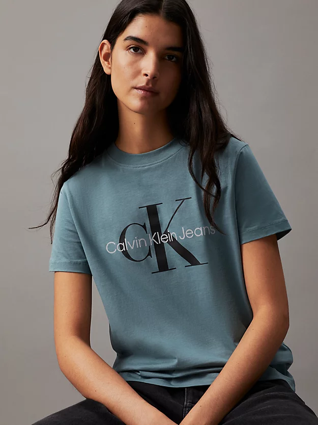 Camiseta com monograma