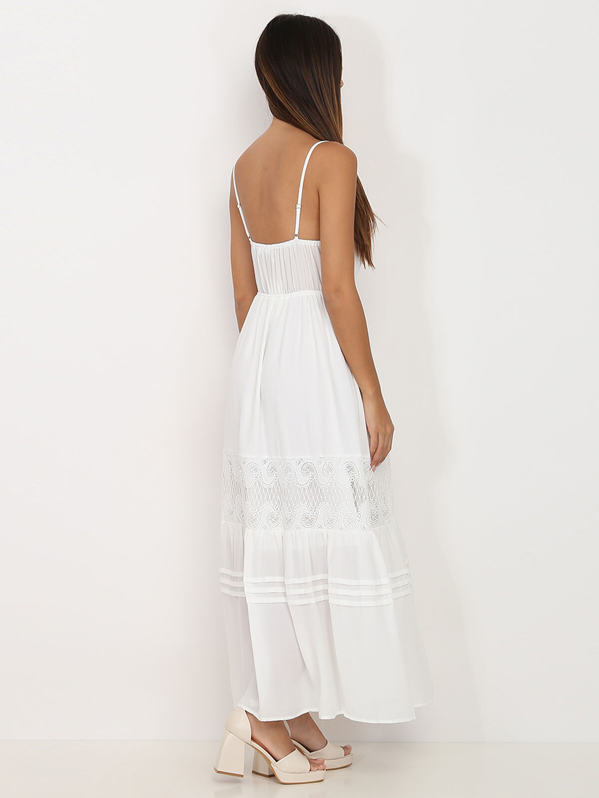 Robe longue boutonnée avec broderie- Blanc