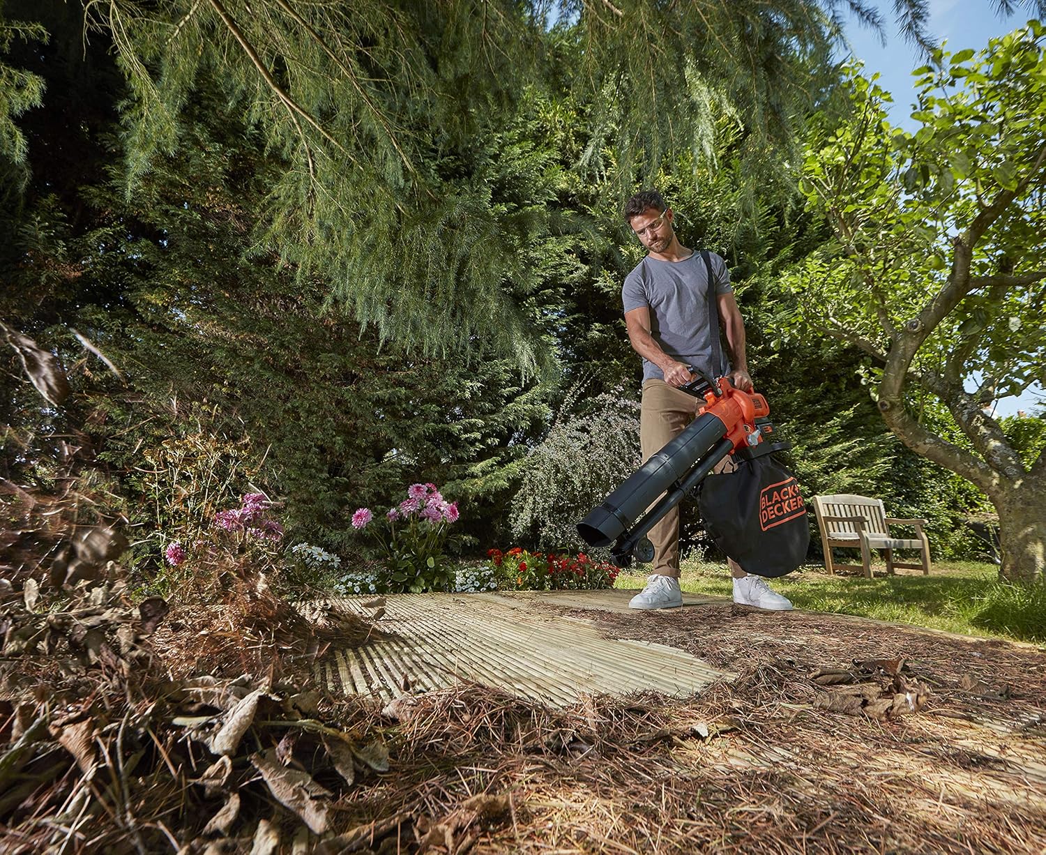 BLACK+DECKER - Aspirateur souffleur Broyeur Sans Fil 36V - Livré avec un sac de 45 L ‎- BCBLV36B-XJ