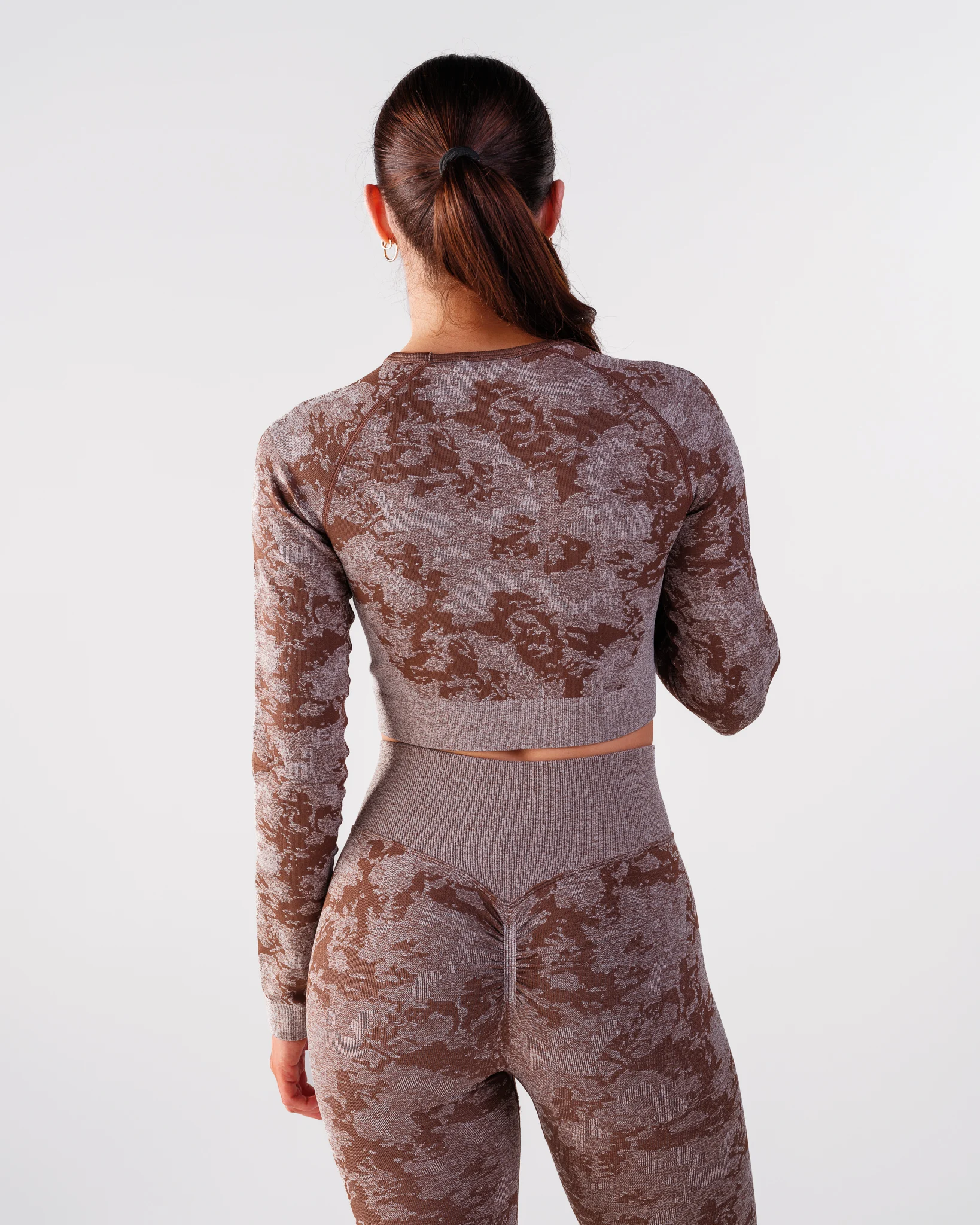 LEVITY Device Seamless Ruch Crop LS Dk Brown Leo