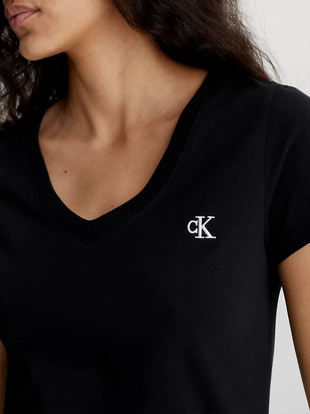 Camiseta de corte justo com decote em V