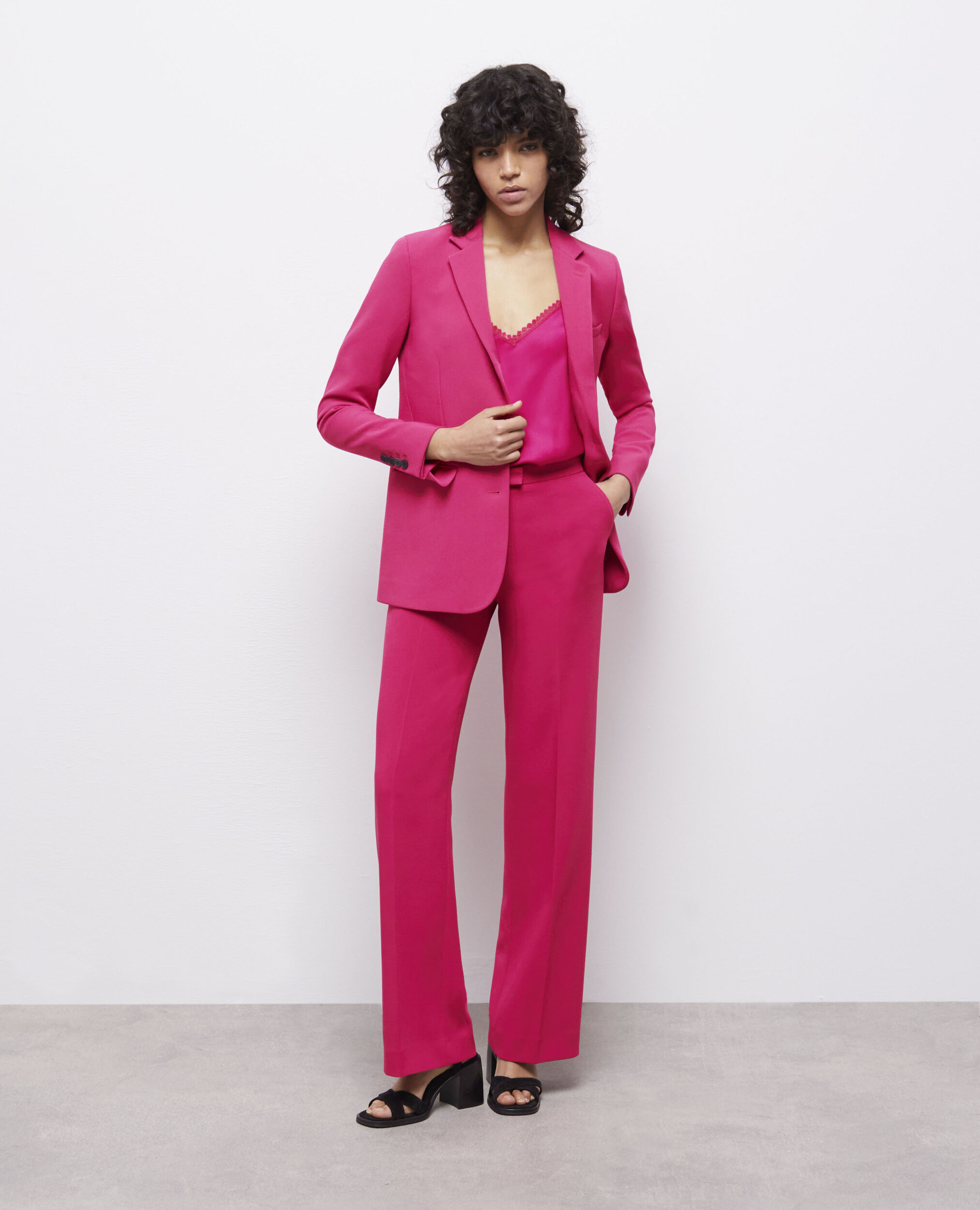 Pantalon tailleur rose en crêpe