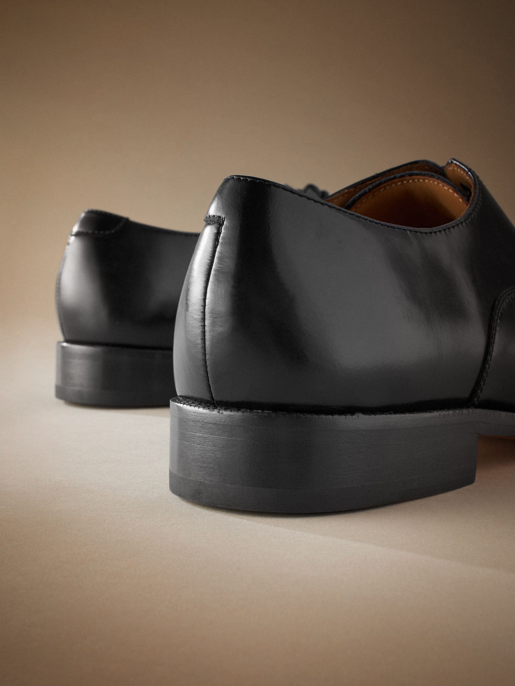 Zwart - Standaard pasvorm - Signature Leather - Oxford schoenen met neusstuk