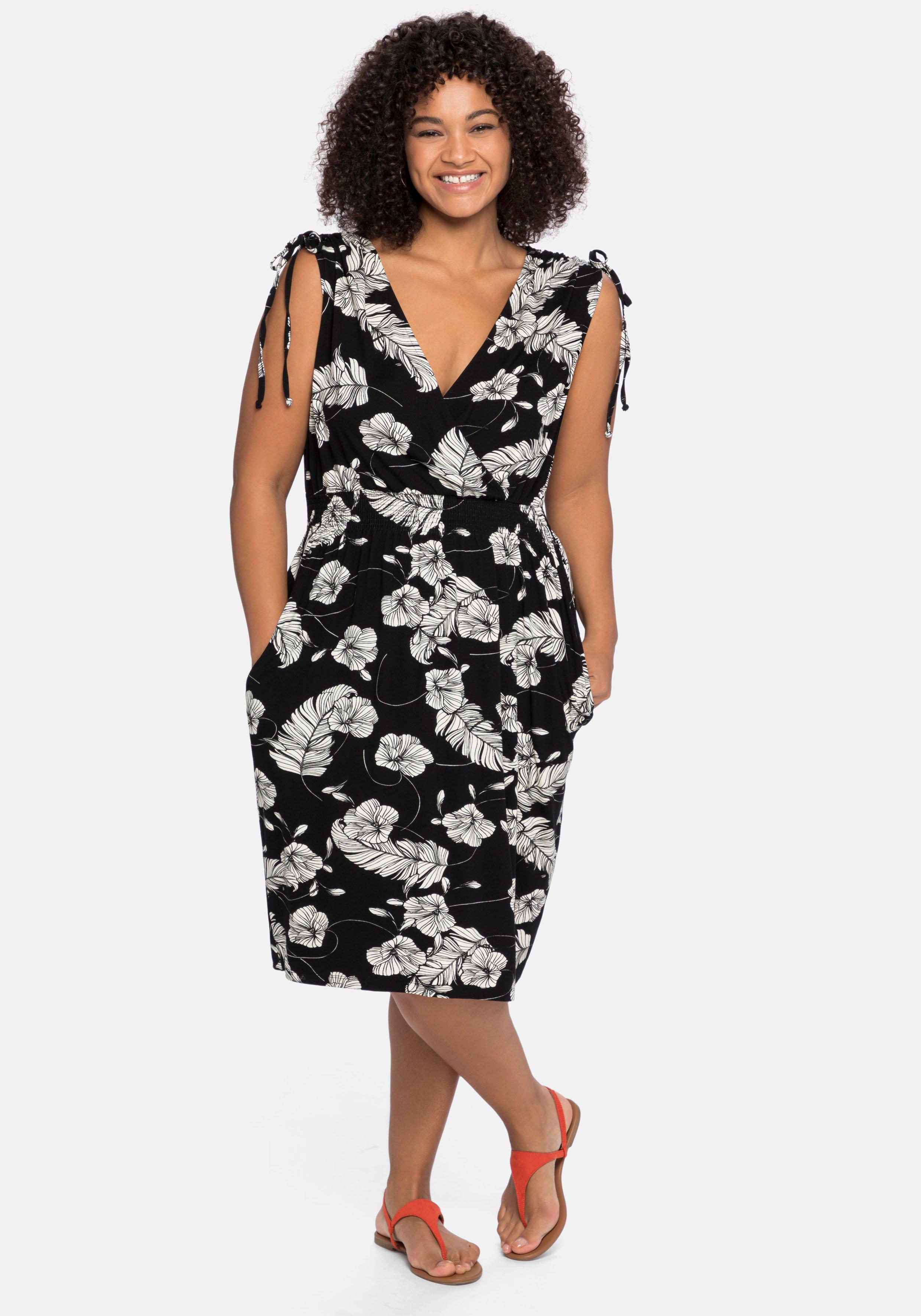 Kleid in Wickeloptik, mit floralem Druck