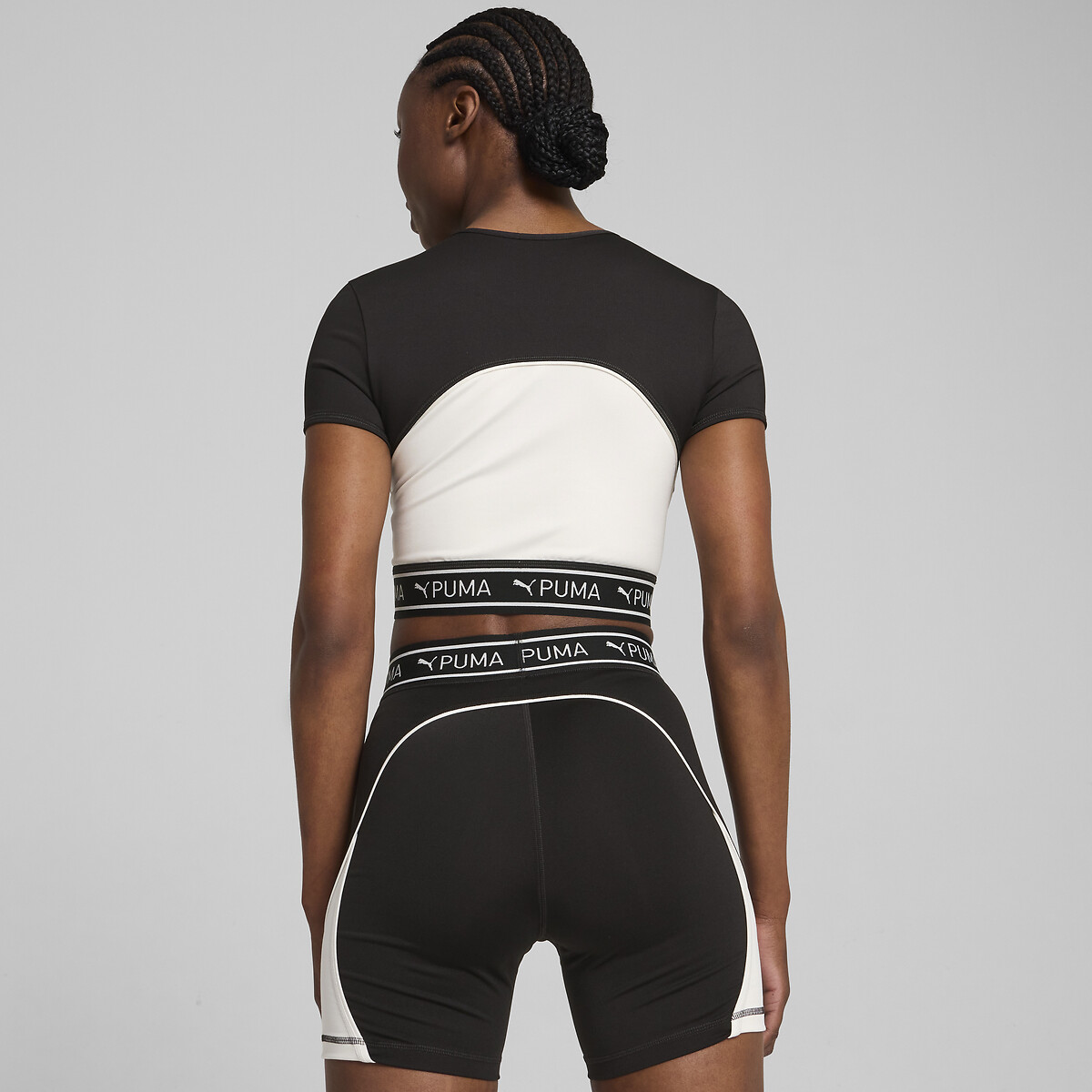 Camiseta PUMA com gola redonda e mangas curtas