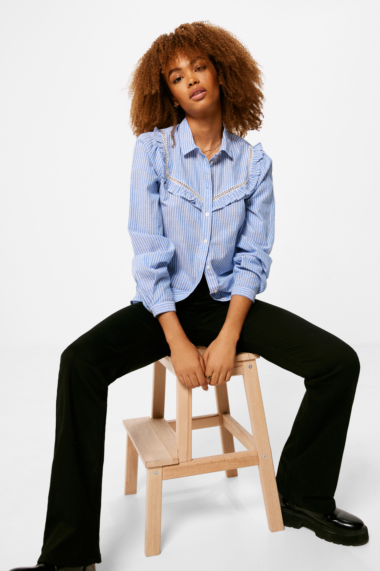 Blusa com babados de renda