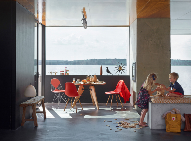 Vitra Eames Wire Chair DKR stoel zwart gepoedercoat onderstel