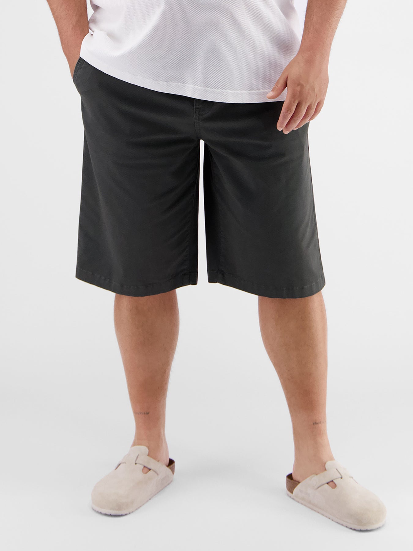 Chino-Bermuda mit Gürtel, in Großen Größen
