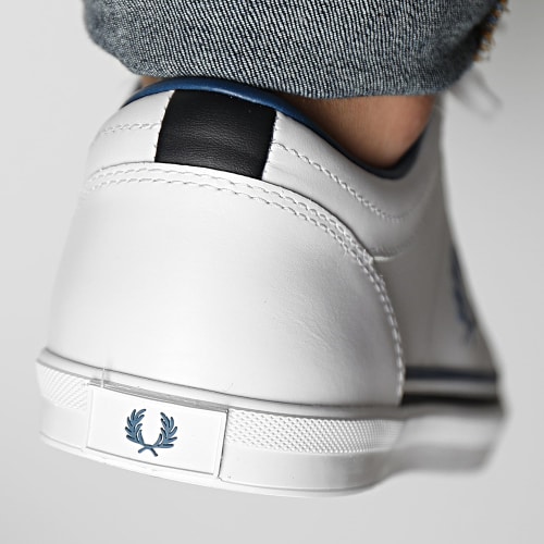 Baskets Baseline Perf Leather B4331 White Midnight Blue