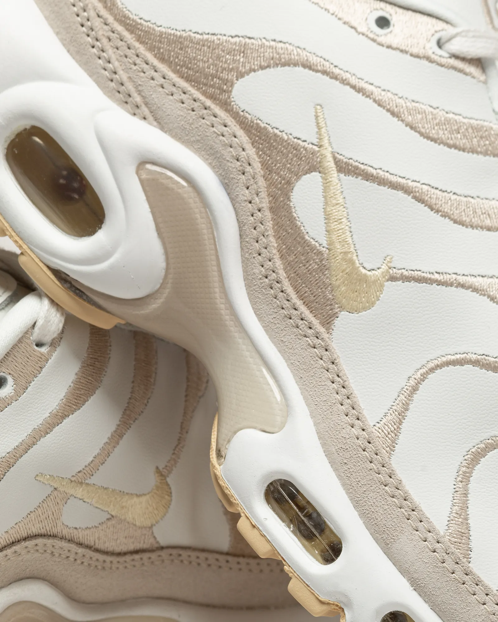 Nike WMNS AIR MAX PLUS PRM 'Sanddrift'