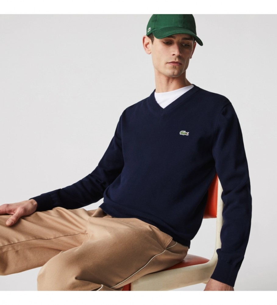 Suéter Lacoste de algodão orgânico com decote em V na cor azul marinho.