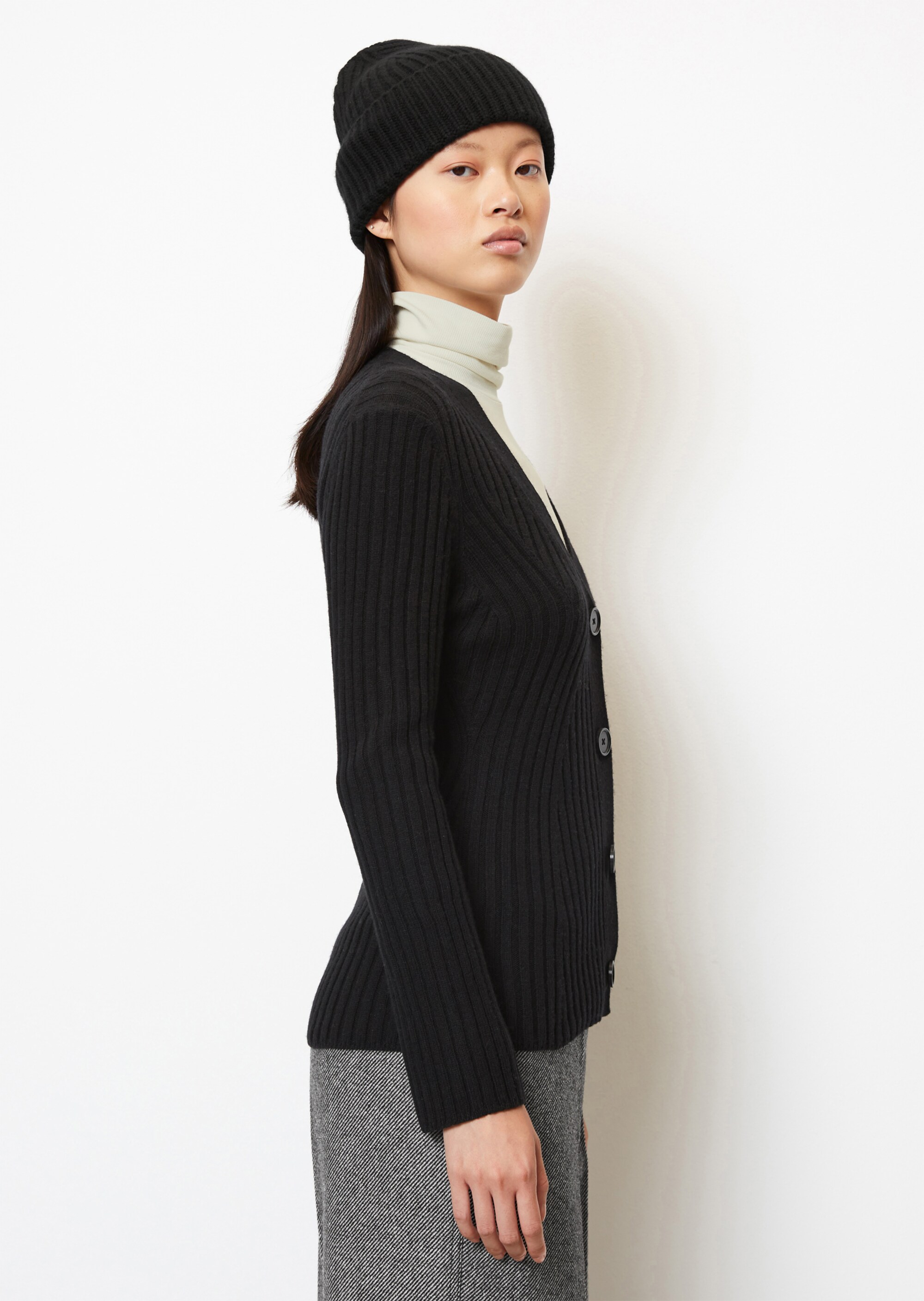 V-Neck-Cardigan fittedmit Fully fashioned Details