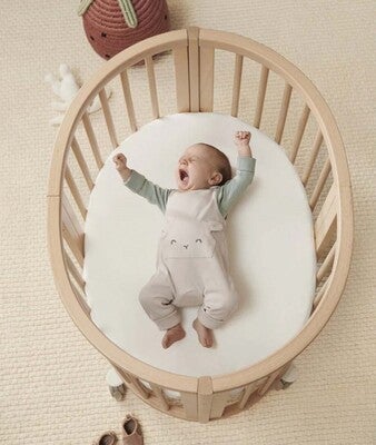 Stokke Sleepi™ Mini V3 Sprinkelseng, Tre + Madrass