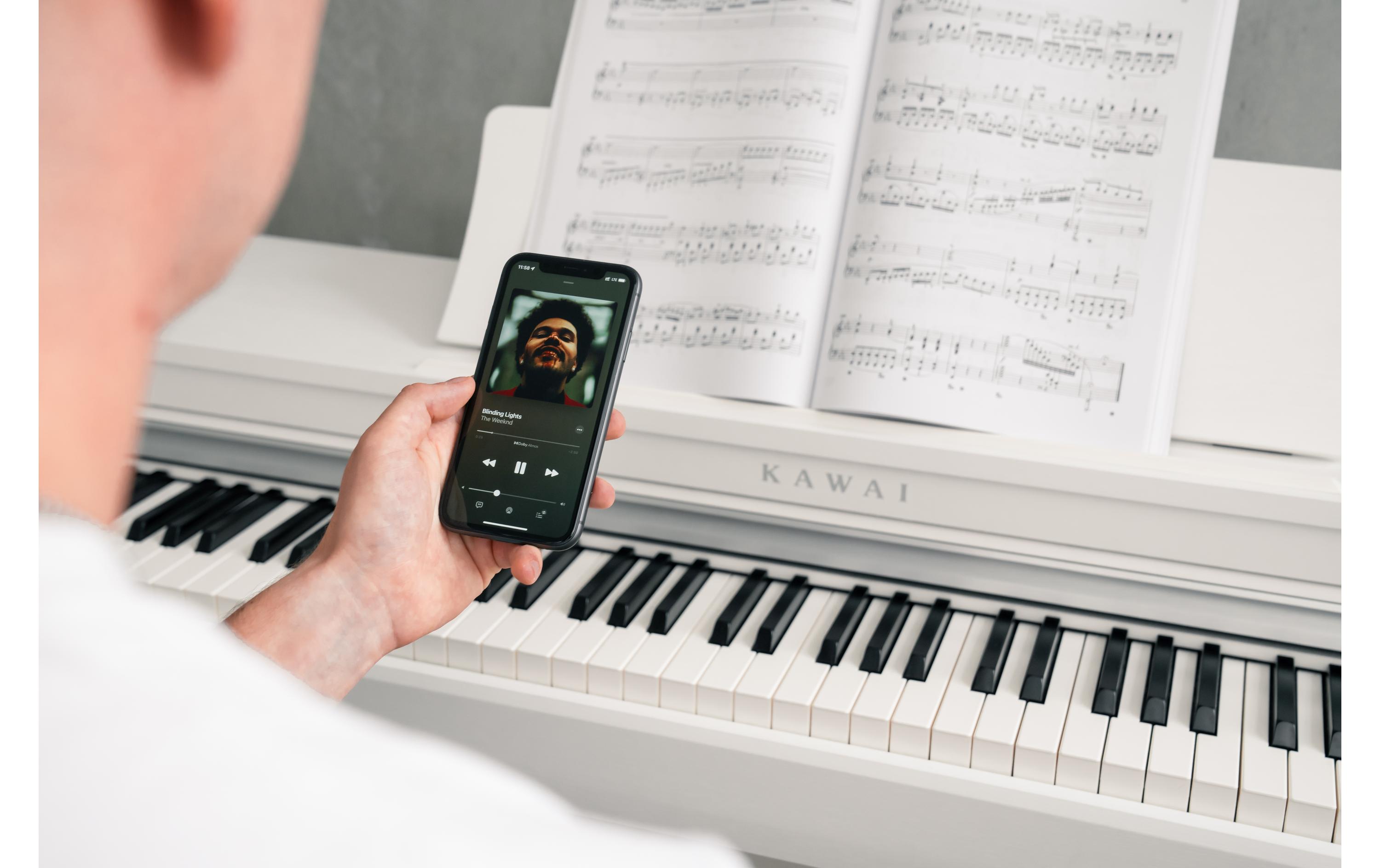 E-Piano CN-201 – Weiss<br>Digitalpiano mit Bluetooth-MIDI-Konnektivität und integrierten Lern- und Aufnahmefunktionen