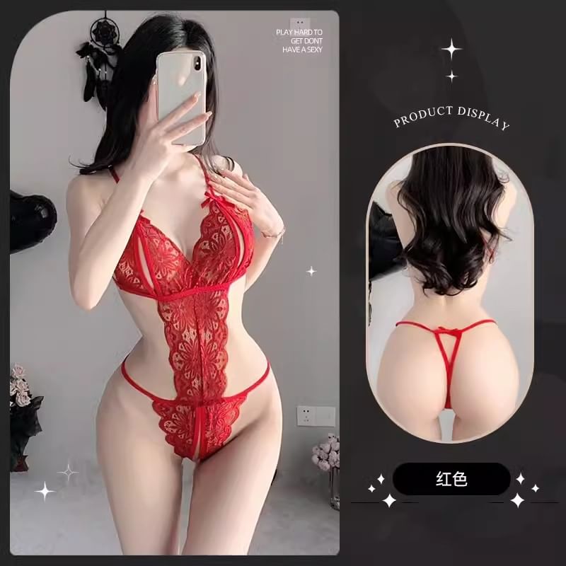 Gandaz - Kanten bodysuit met uitsparingen / kousen / lingerieset