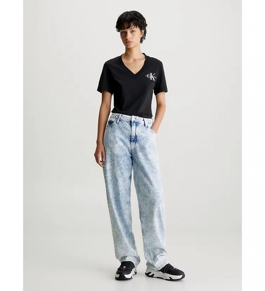 Camiseta Calvin Klein Jeans com decote em V e monograma na cor preta.