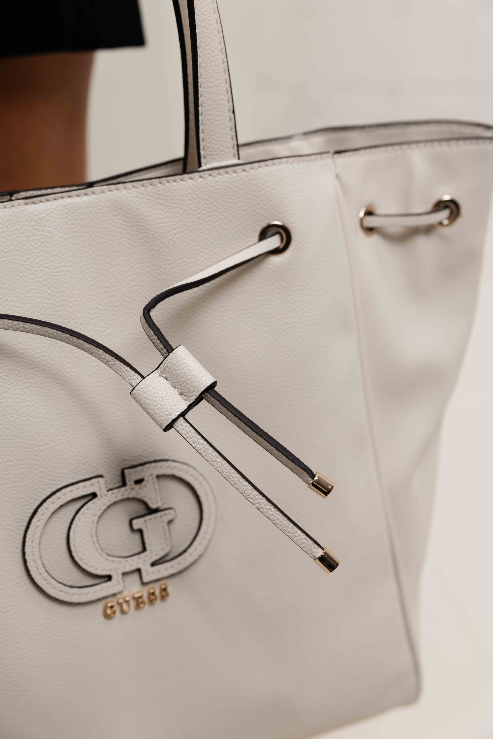 Guess Calebra Drawstring Tote Tas Dames Wit