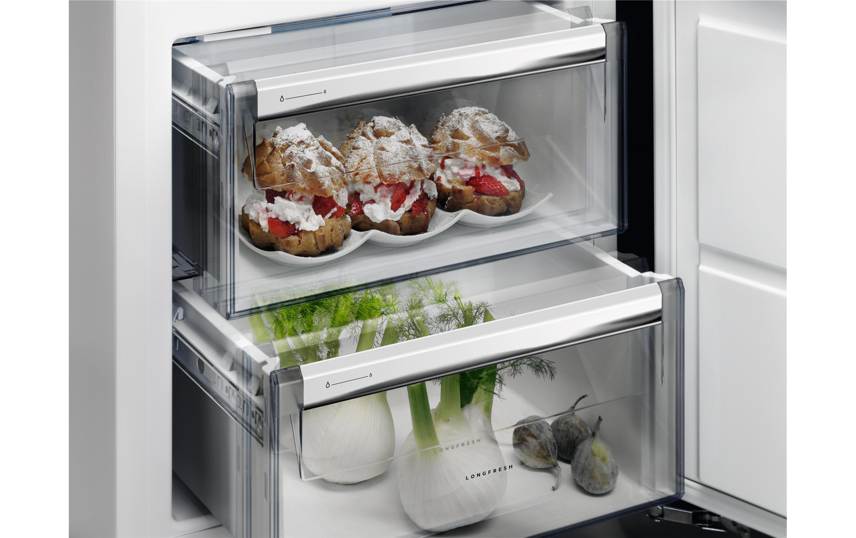 Einbaukühlschrank IK1910SZR Rechts/Wechselbar<br>Moderner vollintegrierbarer Einbaukühlschrank mit NaturaFresh 0°-Zone und energiesparender Technologie für optimale Frische und Komfort