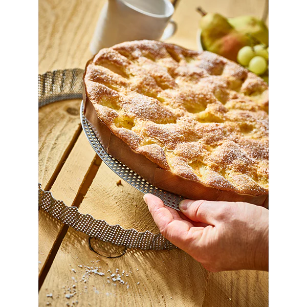 Moule à tarte amovible 28 cm inox perforé et feuille de cuisson antiad