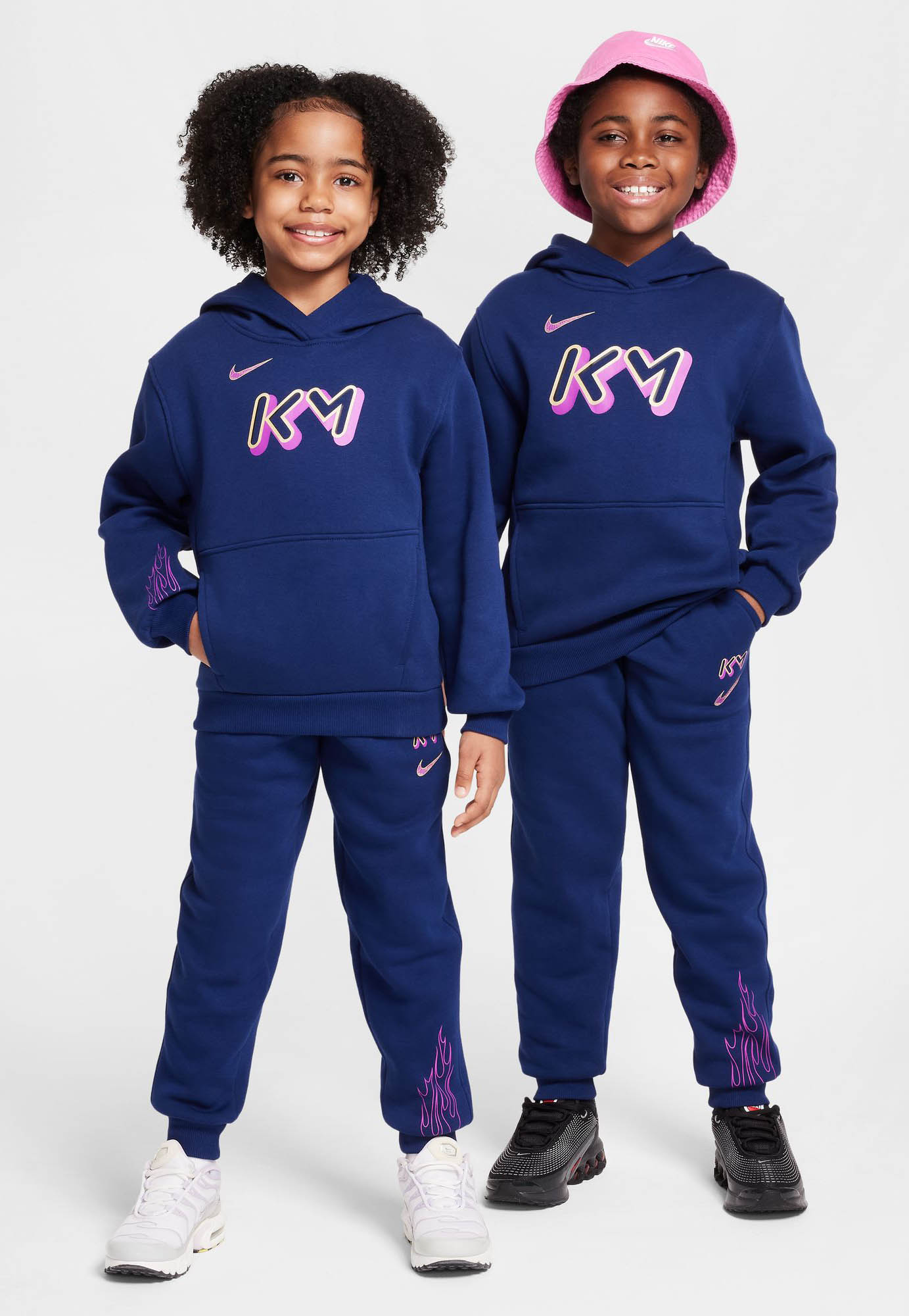 Kylian Mbappé Club Fleece Hoody Barn 492/Blue Void/Vivid Purple/Metallic Gold