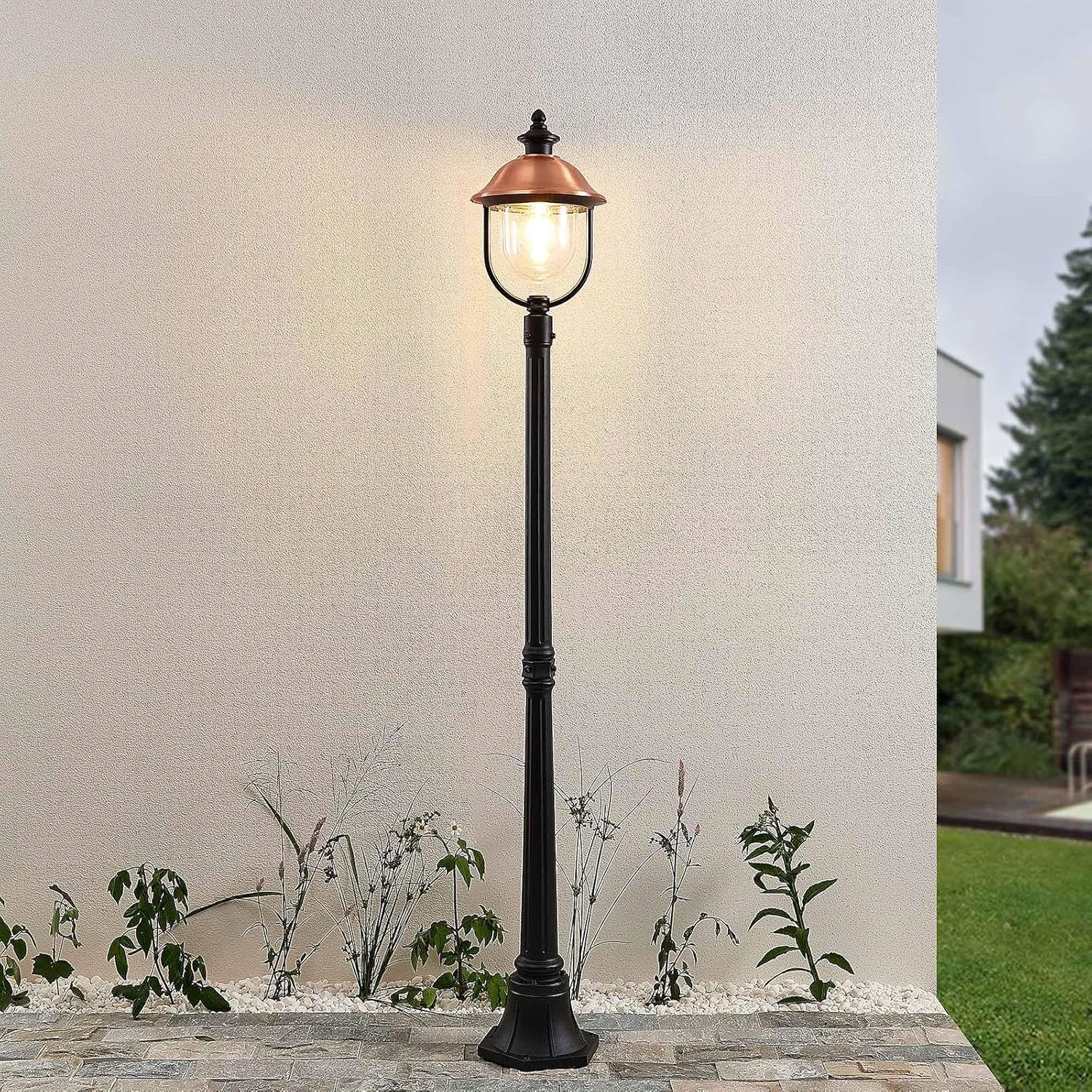 Lindby Mastleuchte außen Clint (spritzwassergeschützt (Retro, Vintage Antik) in Kupfer aus Aluminium (1 flammig E27) - Kandelaber Außenleuchte