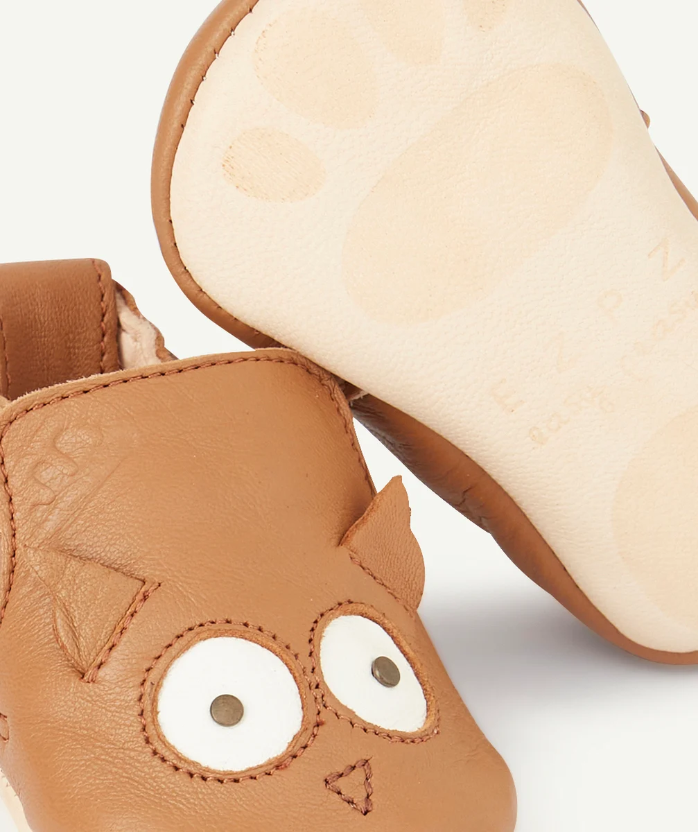 EASY PEASYMY BLUMOO HIBOU LES CHAUSSONS EN CUIR CAMEL