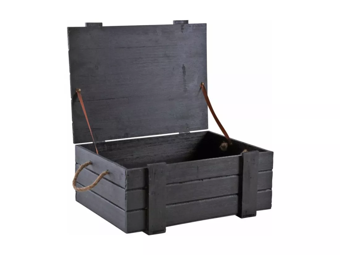 Coffre en bois peint noir