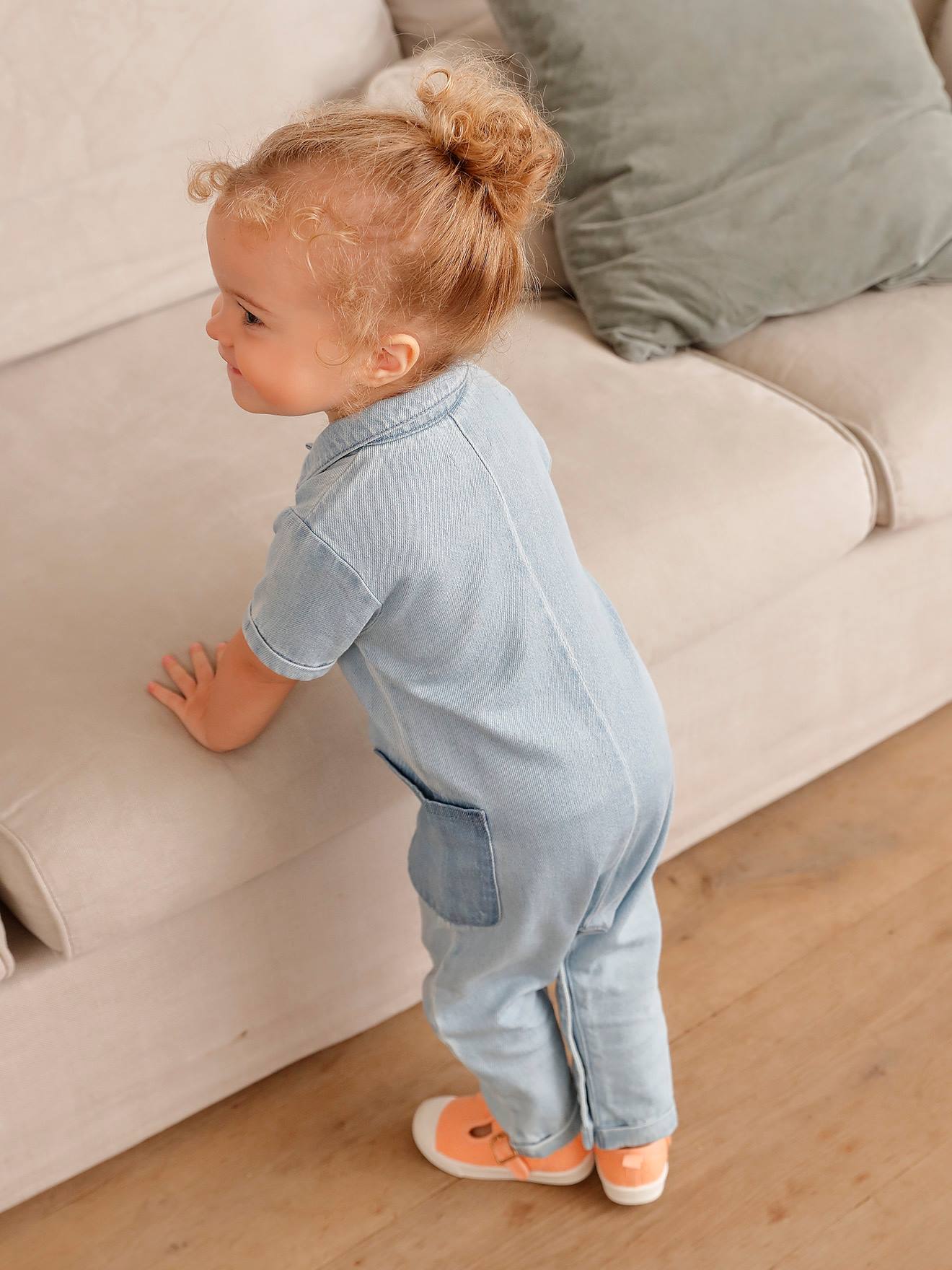 Macacão jeans de manga curta para bebê, jeans desbotado