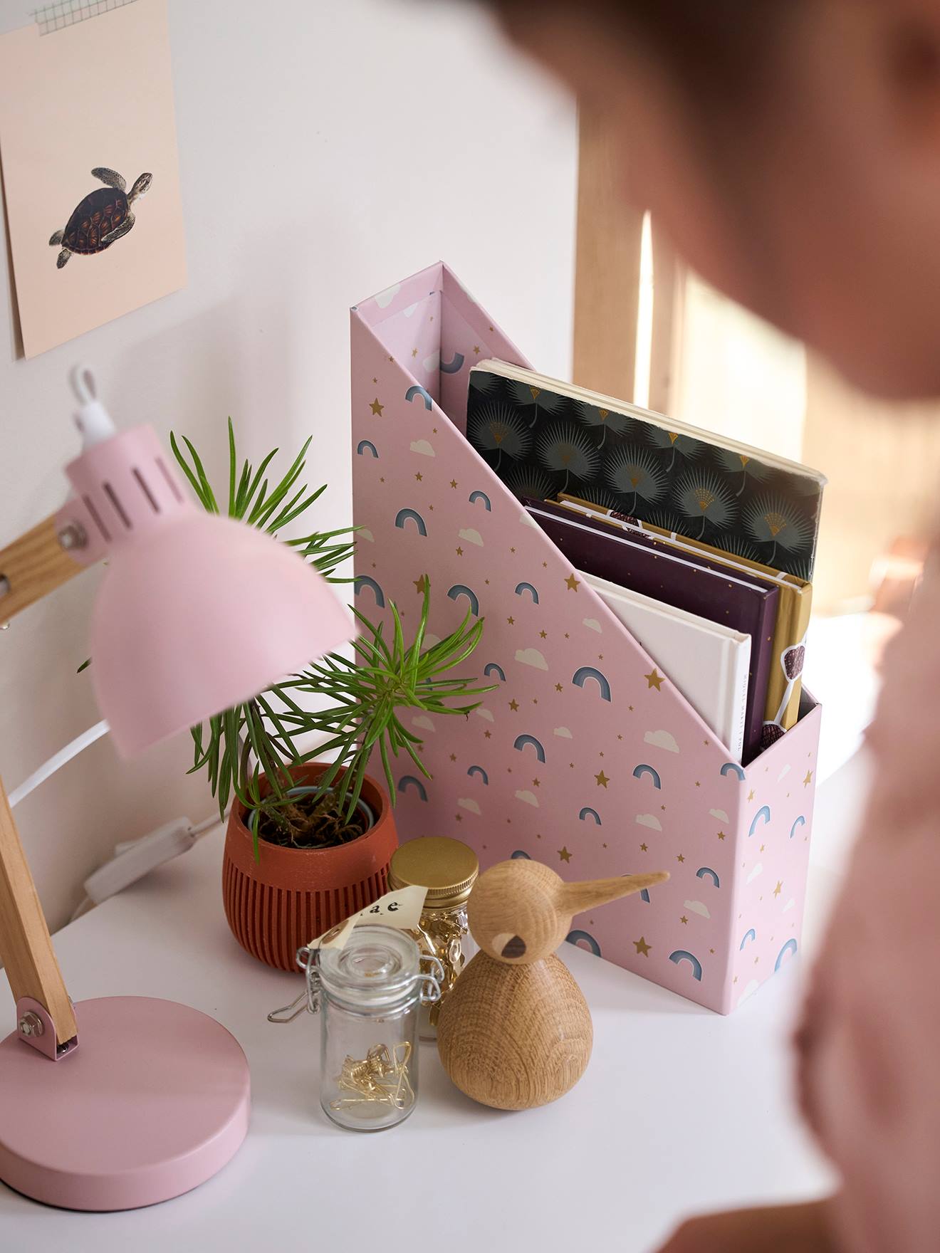 Conjunto organizador de mesa tamanho médio com estampa de arco-íris rosa