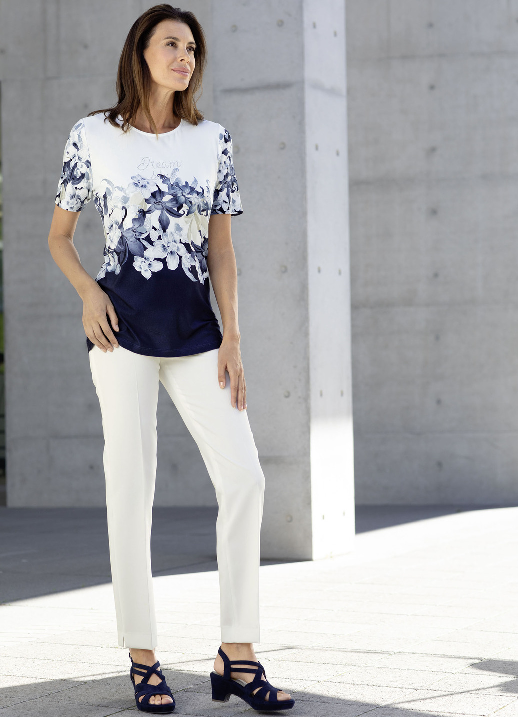 Stilvolles Shirt mit Strass-Schriftzug