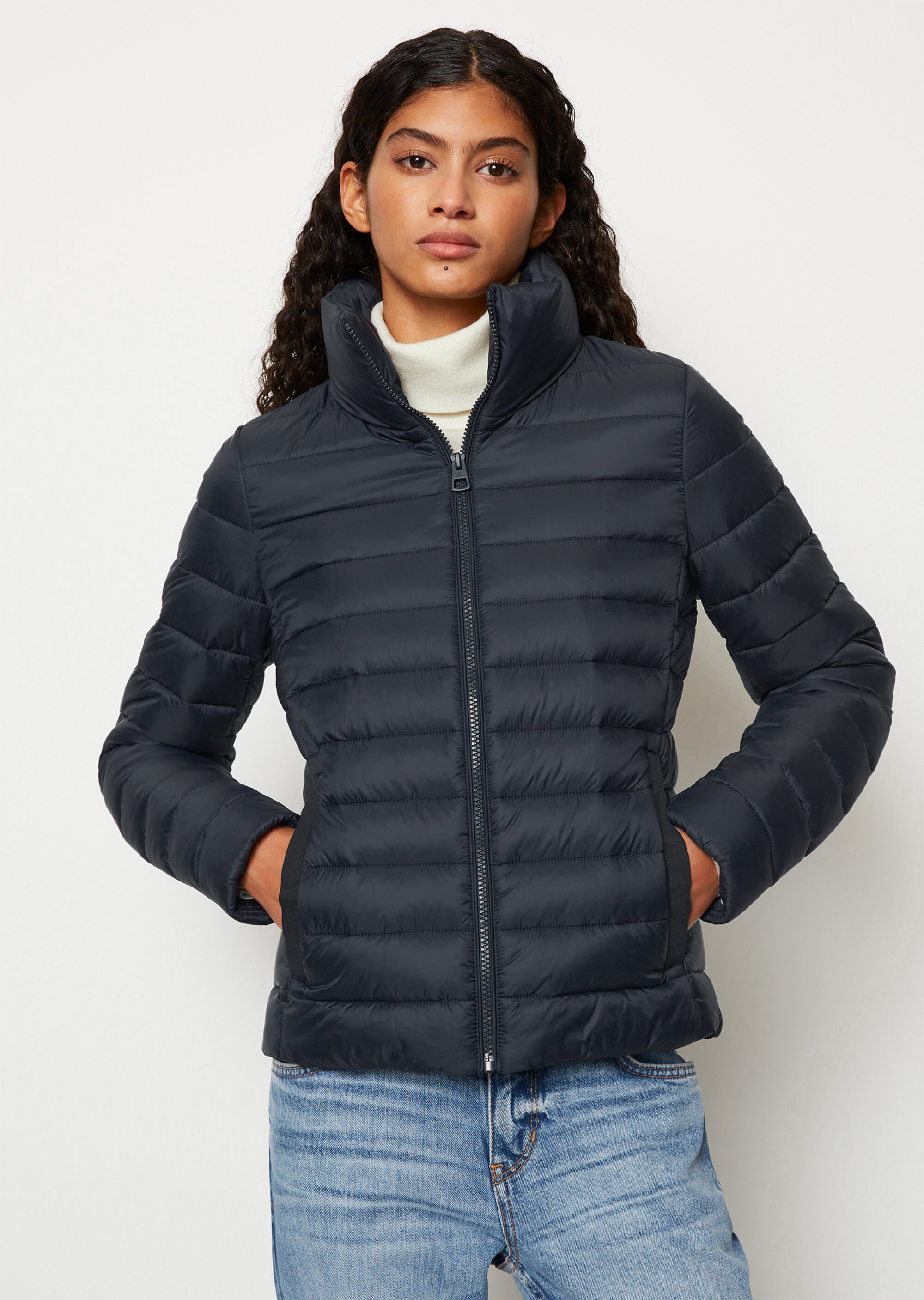 Steppjacke fittedmit wasserabweisender Oberfläche