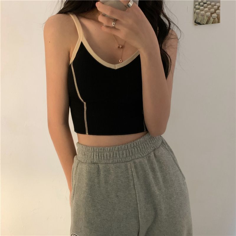 Moon City - Cropped camisoletop met contrasterende rand