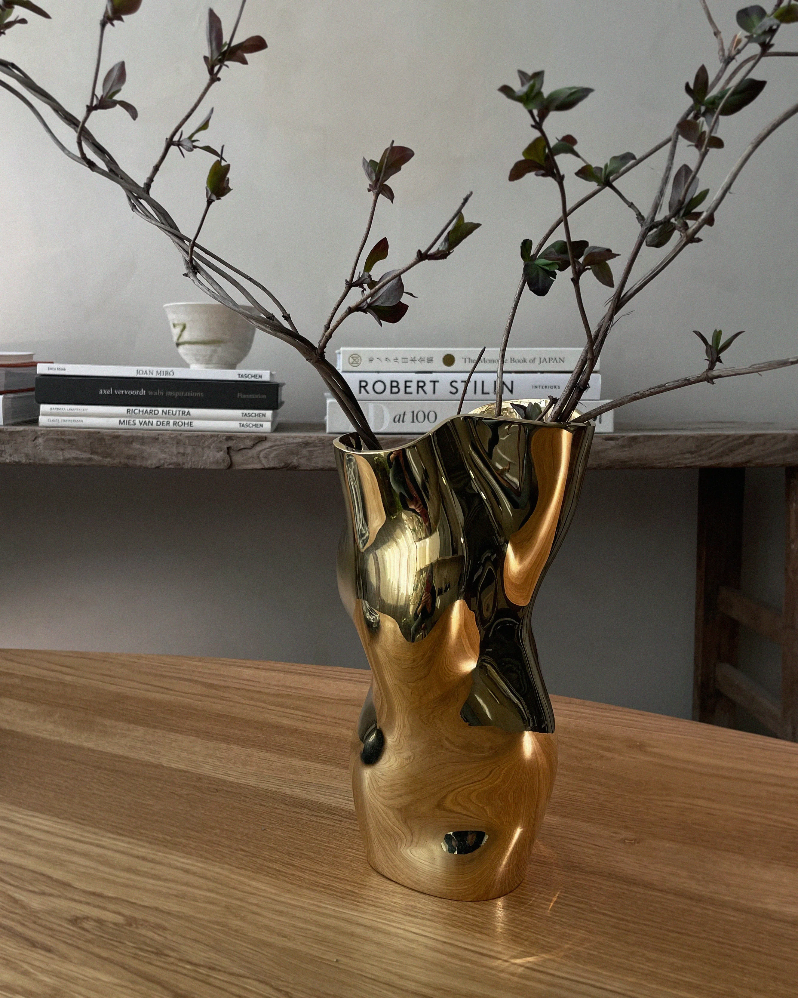Hein Studio  Ostrea 25 vase - Brass