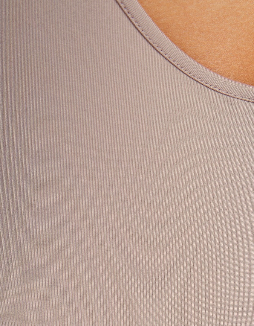 Vestido longo justo com alças finas