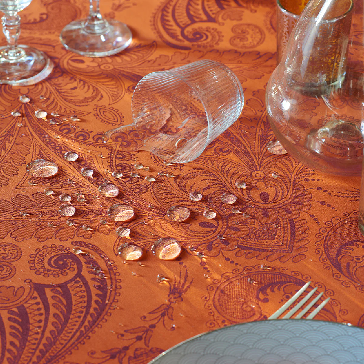 Nappe antitache déperlant pur coton rouge 174X364 Garnier Thiebaut