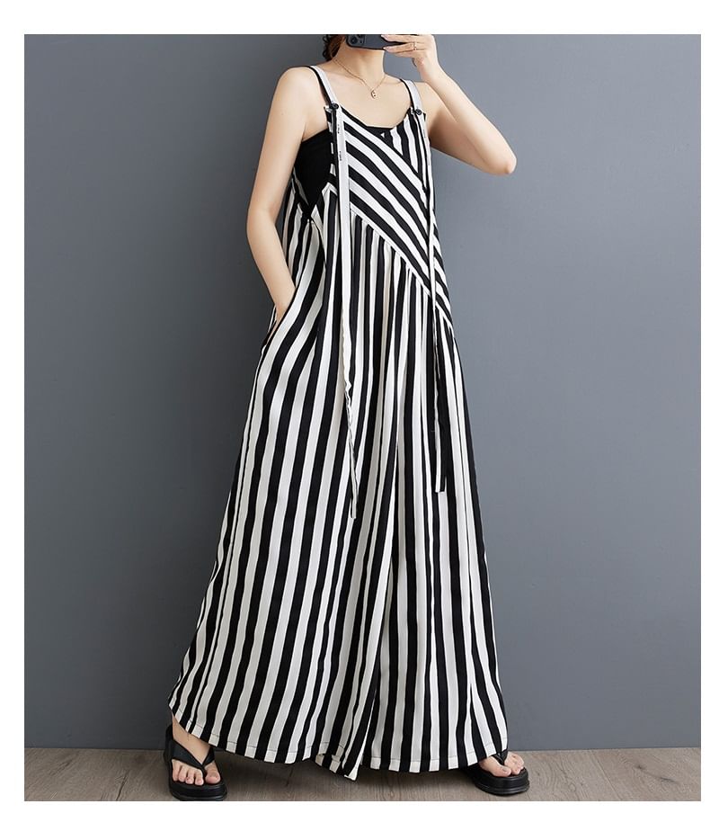Lewwe - Spaghettibandjes V-hals jumpsuit met wijde pijpen