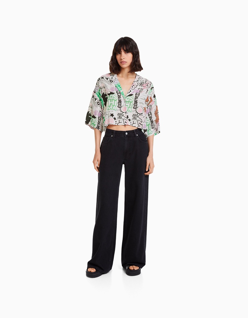 Camisa cropped estampada de manga 3/4