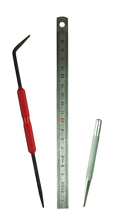 Kit de traçage avec réglet, pointe à tracer et pointeau