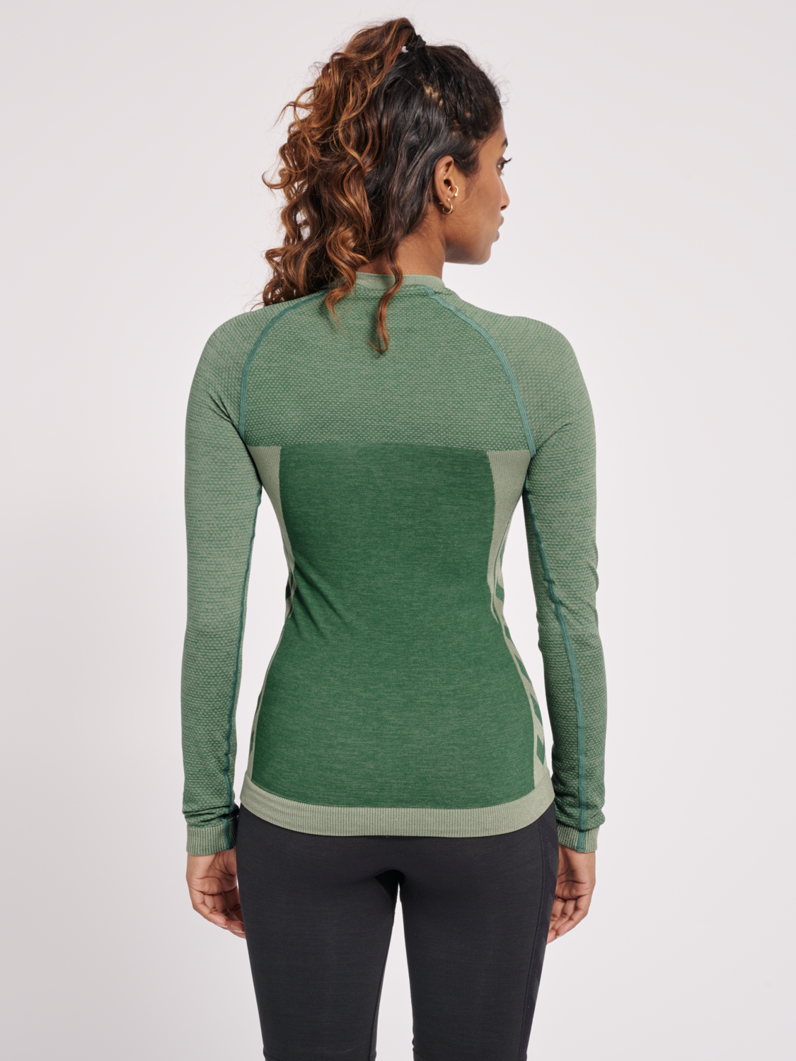 hmlCLEA SEAMLESS TIGHT T-SHIRT L/S